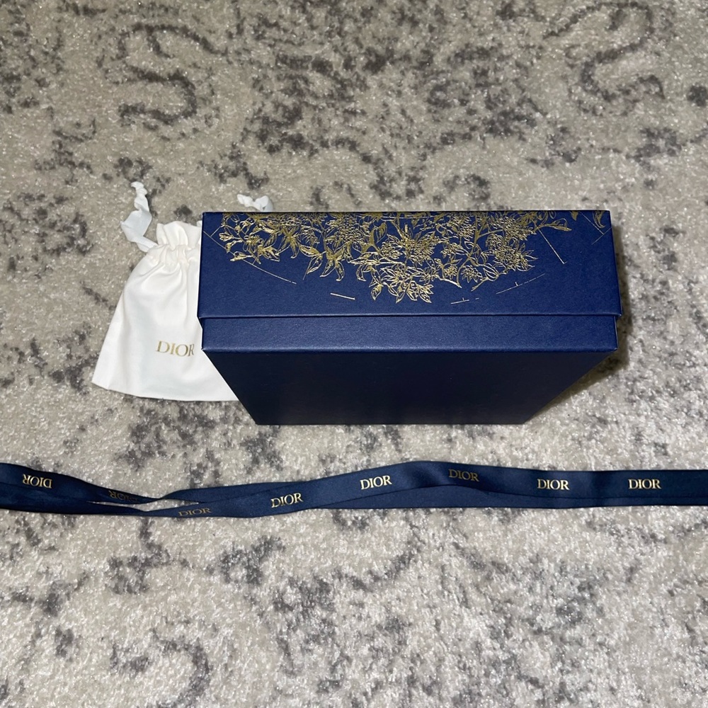 Beautiful Dior Box Set - Picture 2 of 4